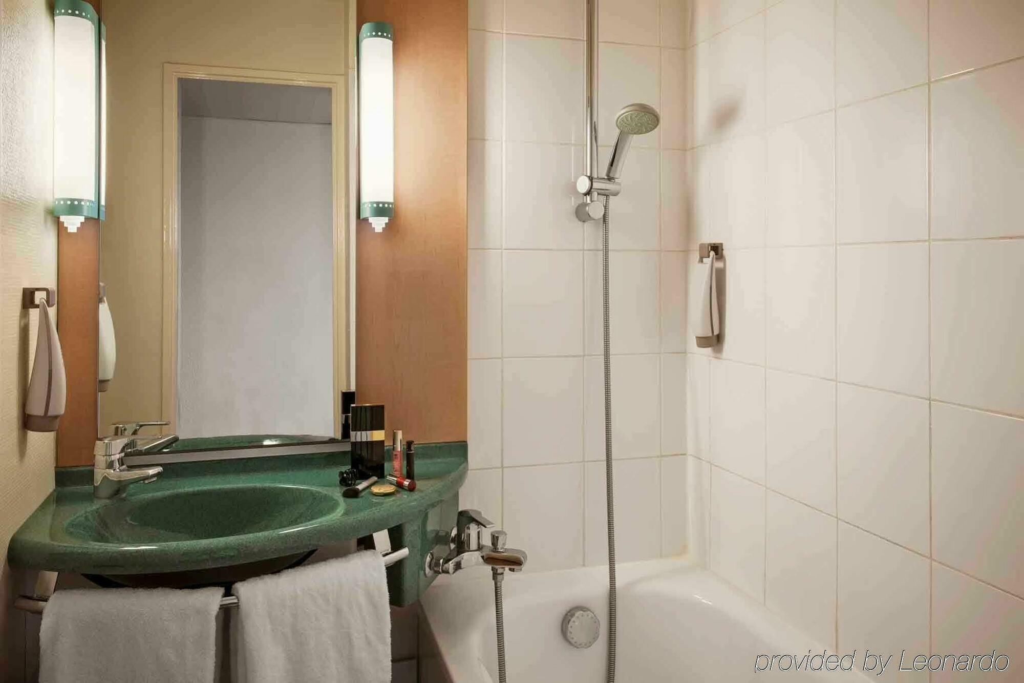 Universite Hotel 3*